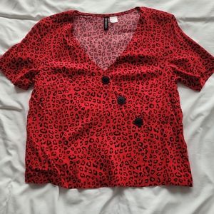 4/$20 👚 Leopard print blouse, size 4